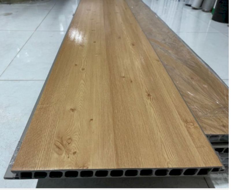 Ưu điểm lắp ghép nhanh chóng của tấm nhựa lót sàn gác lửng giúp tiết kiệm thời gian và nhân công thi công.