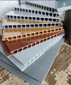 Cấu tạo hèm khóa của tấm nhựa lót sàn phòng tắm giúp việc lắp đặt trở nên nhanh chóng và chắc chắn.