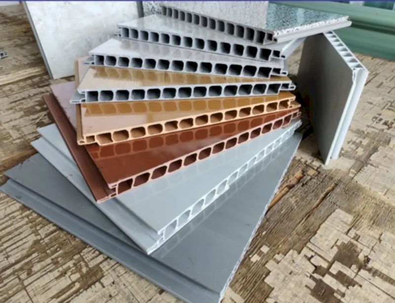 Cấu tạo hèm khóa của tấm nhựa lót sàn phòng tắm giúp việc lắp đặt trở nên nhanh chóng và chắc chắn.