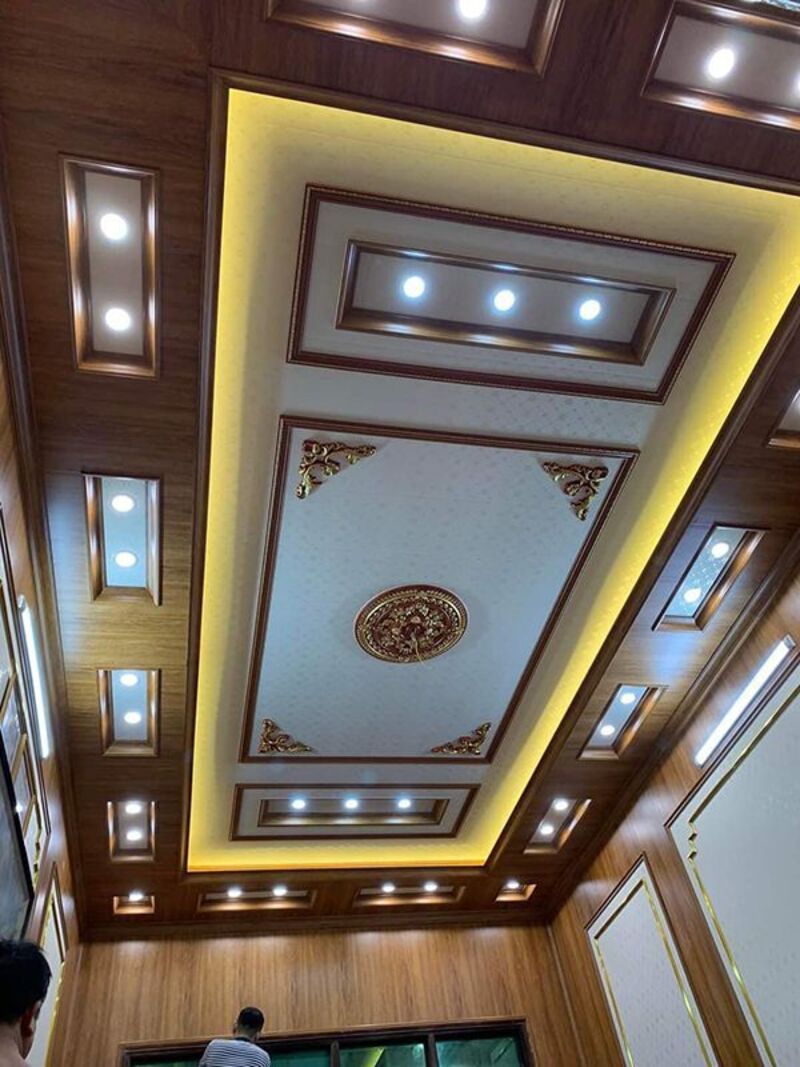 Mẫu Ốp Nhựa Trần Phòng Khách Cổ Điển