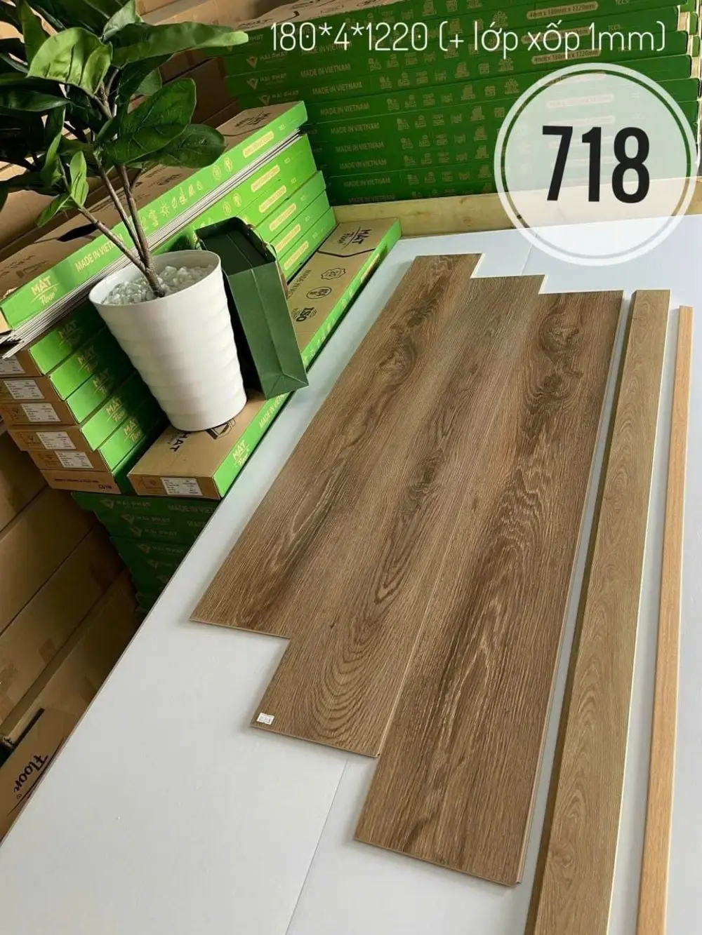 Sàn Nhựa Giả Gỗ Hèm Khóa 718 Cao Cấp - 5x180x1220mm