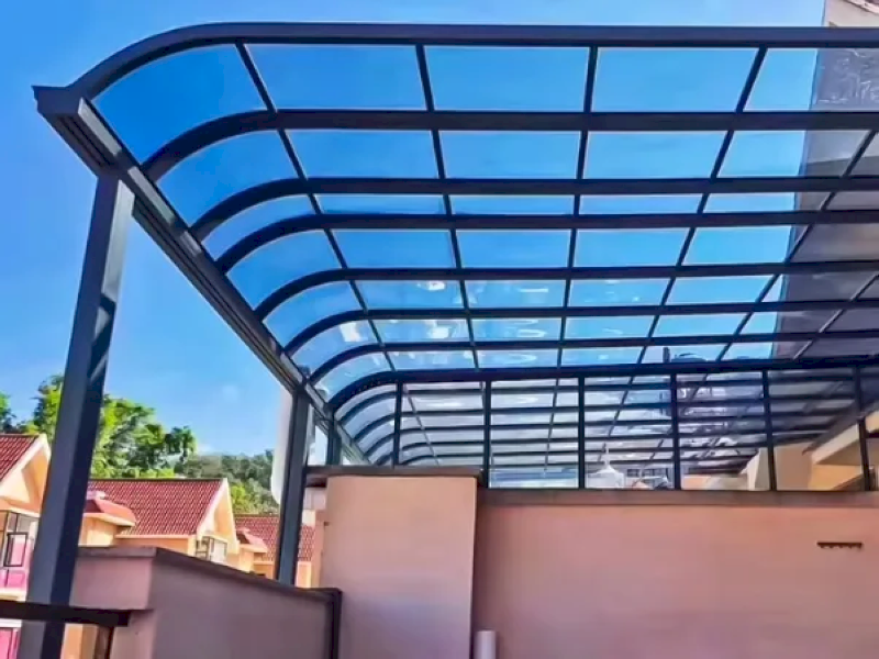 Tấm Polycarbonate đặc: Giải Pháp Lợp Mái Lấy Sáng Bền Bỉ Và Thẩm Mỹ