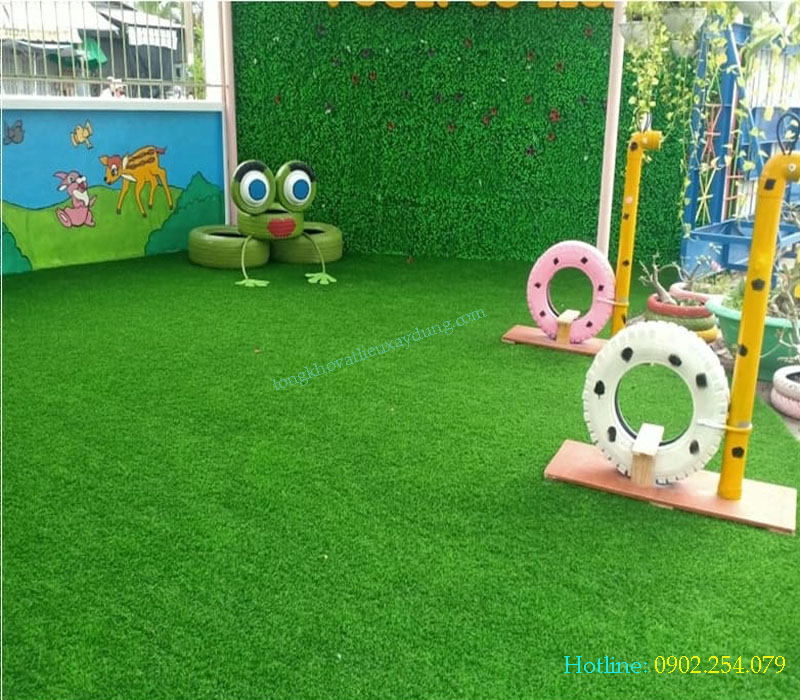 cỏ nhân tạo sân trường