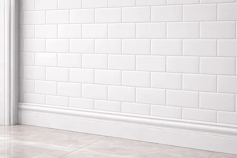 Màu trắng gạch thẻ giúp không gian bếp trở nên sáng sủa và mang đậm nét hiện đại