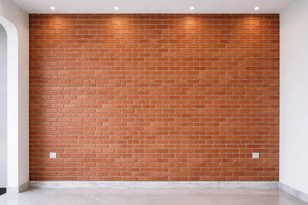 Gạch đỏ giả cổ mang lại sự mộc mạc và hoài niệm cho những không gian quán cafe hoặc sân vườn