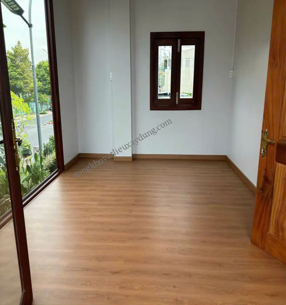 Vệ sinh đơn giản giúp thanh phào luôn giữ được độ sáng bóng và vẻ đẹp ban đầu