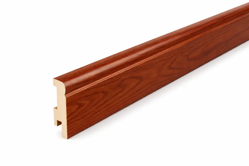 Màu gỗ đỏ mang lại sự ấm áp và phong thái bề thế cho những ngôi nhà mang nét cổ điển