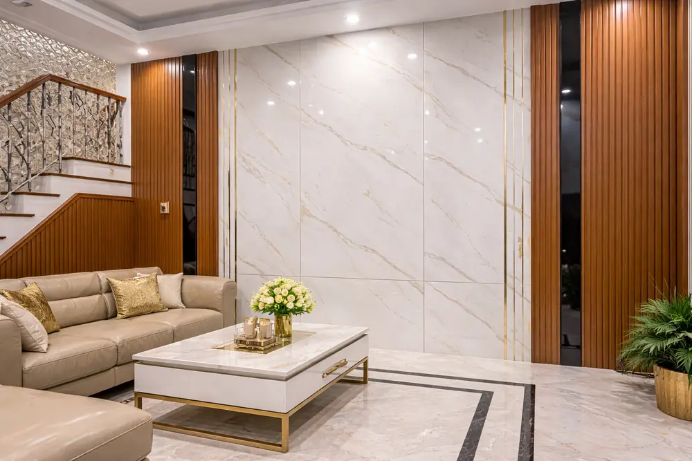 Phòng khách ốp nhựa giả đá mang đến diện mạo bóng bẩy, đẳng cấp cho không gian phòng khách hiện đại