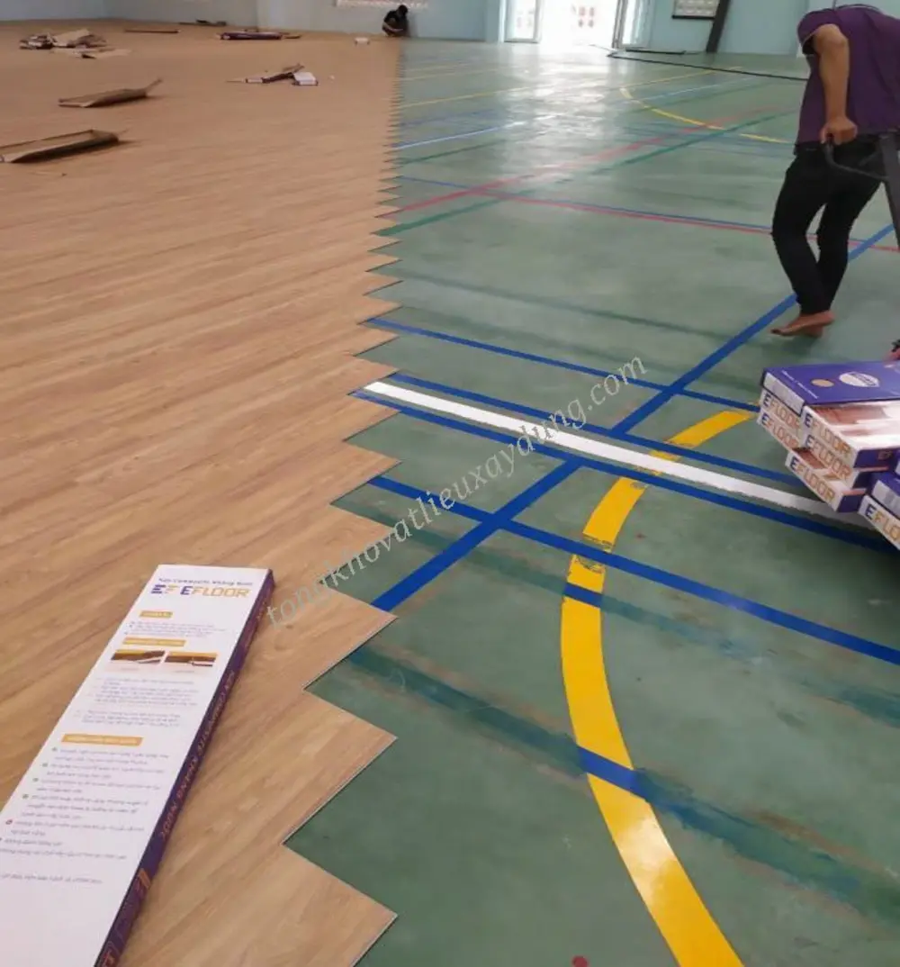 Việc thi công sàn nhựa giả gỗ khá đơn giản và nhanh chóng