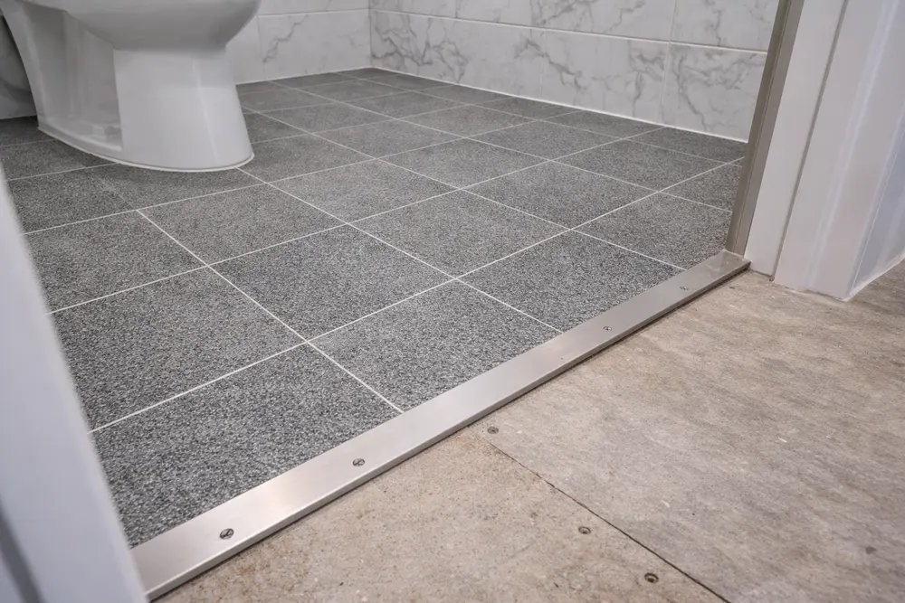 Chống thấm đúng kỹ thuật giúp sàn cemboard nhà vệ sinh bền bỉ như sàn bê tông đổ tại chỗ