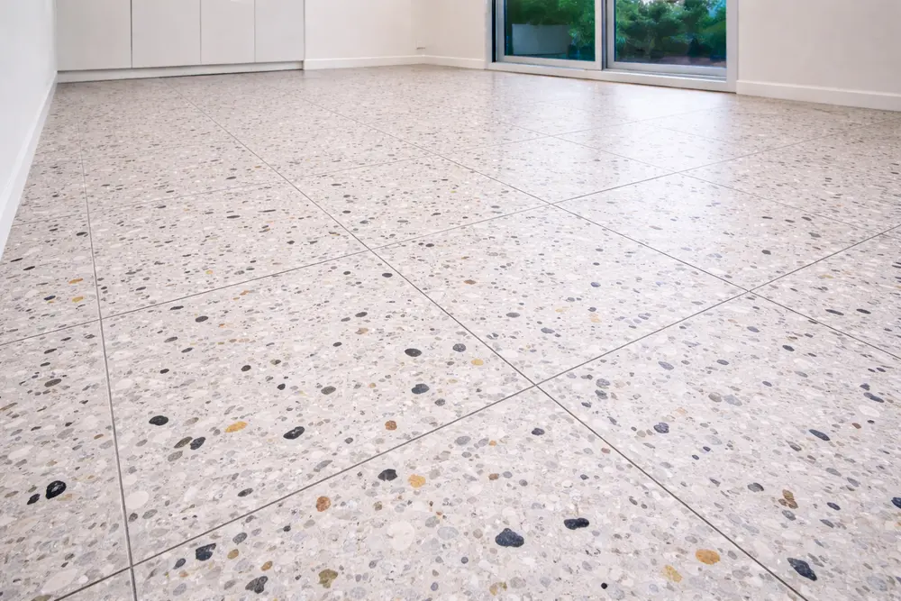 Họa tiết sàn tấm Cemboard Terrazzo mang lại sự năng động và phá cách cho những bức sàn xi măng đơn điệu