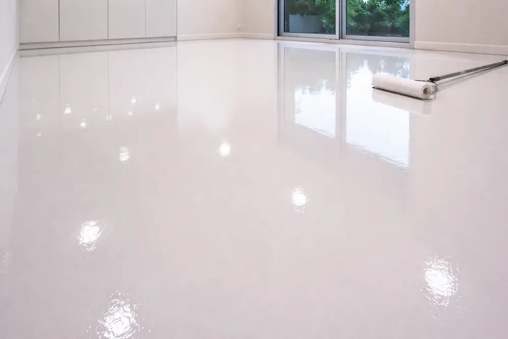Sàn phủ Epoxy mang lại vẻ đẹp chuyên nghiệp và khả năng chống bám bụi tuyệt vời cho sàn nhà