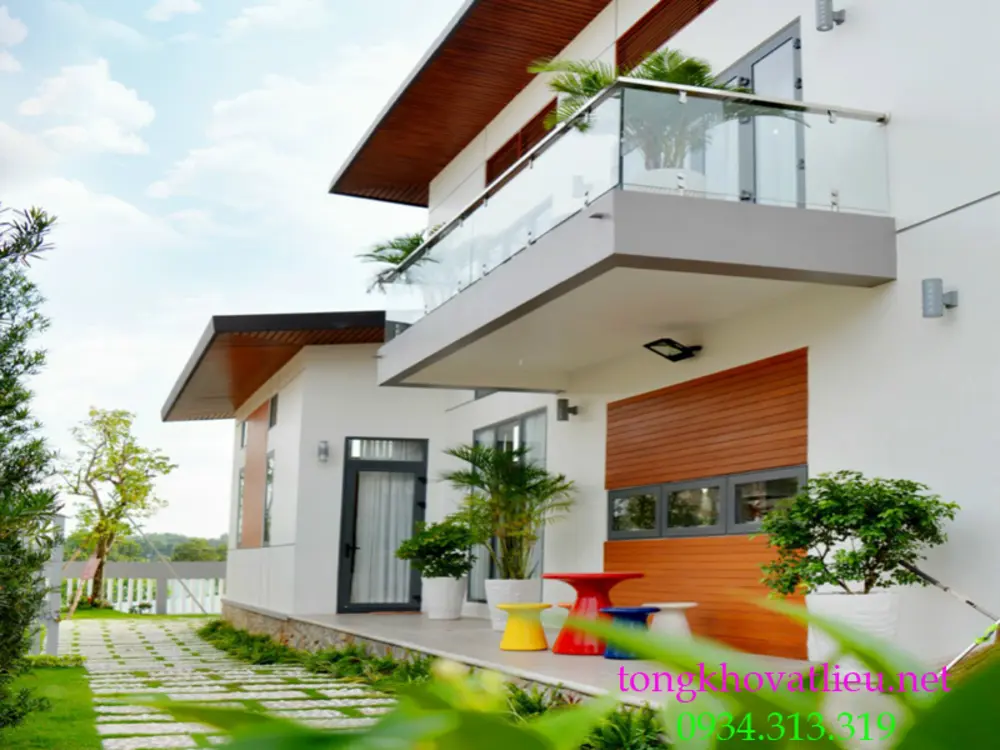 Tấm Cemboard giả gỗ (vân gỗ) 2026: Đẹp tự nhiên - Bền gấp đôi 5 Việc lựa chọn đúng quy cách tấm Cemboard vân gỗ không chỉ quyết định độ bền kết cấu mà còn ảnh hưởng trực tiếp đến thẩm mỹ và chi phí vật tư