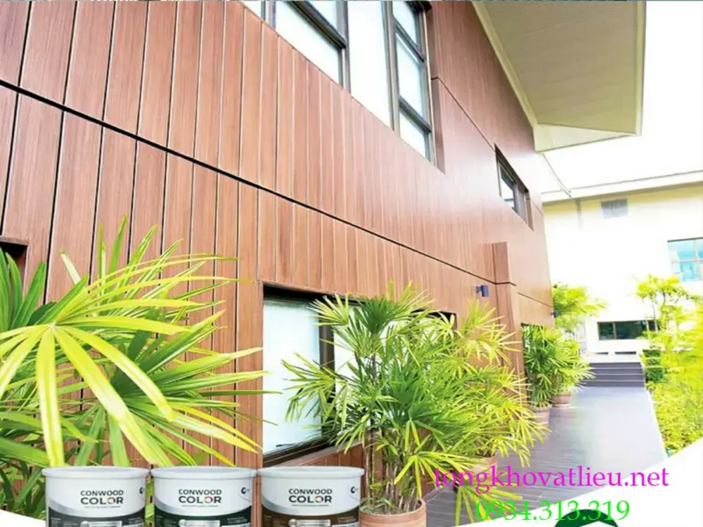 Sự kết hợp giữa công nghệ xi măng sợi và vân gỗ 3D giúp bảo vệ công trình ngoại thất tối ưu