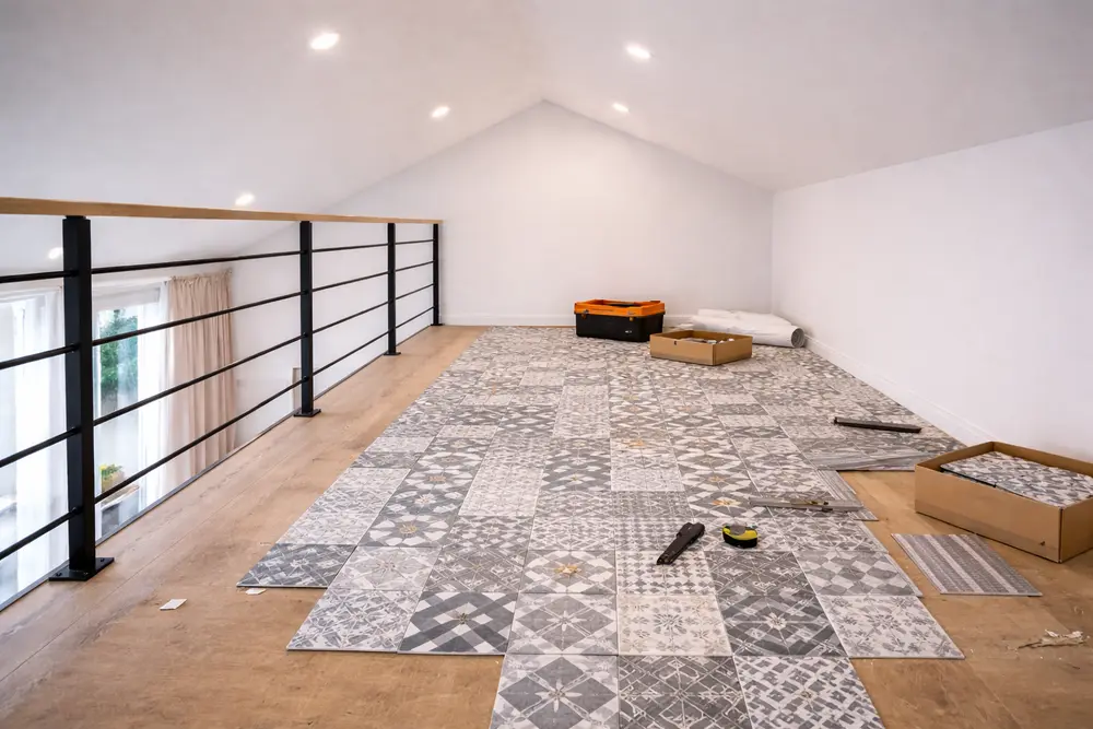 Họa tiết gạch bông giúp căn gác trở nên sinh động và đậm chất nghệ thuật decor