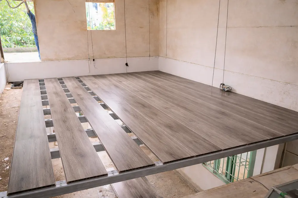 Tông xám khói mang lại sự thời thượng và không bao giờ lỗi mốt cho sàn gác lửng