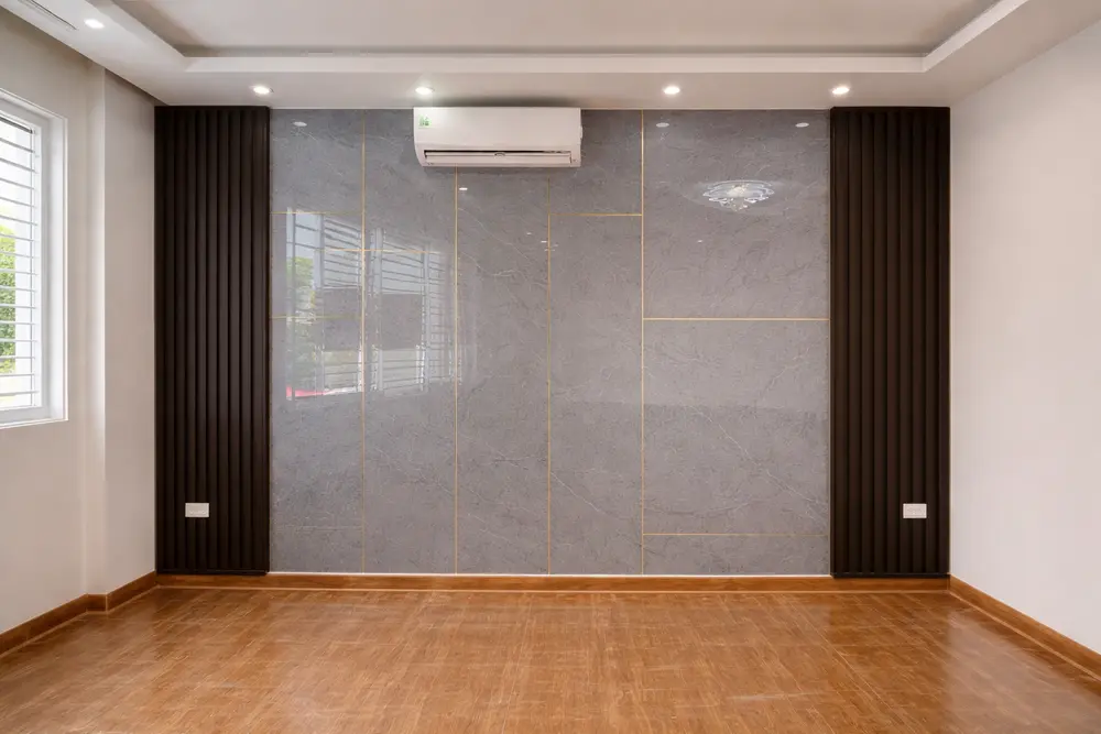 Cấu tạo đa tầng giúp tấm PVC vân đá có độ bền màu và khả năng chống ẩm tuyệt vời