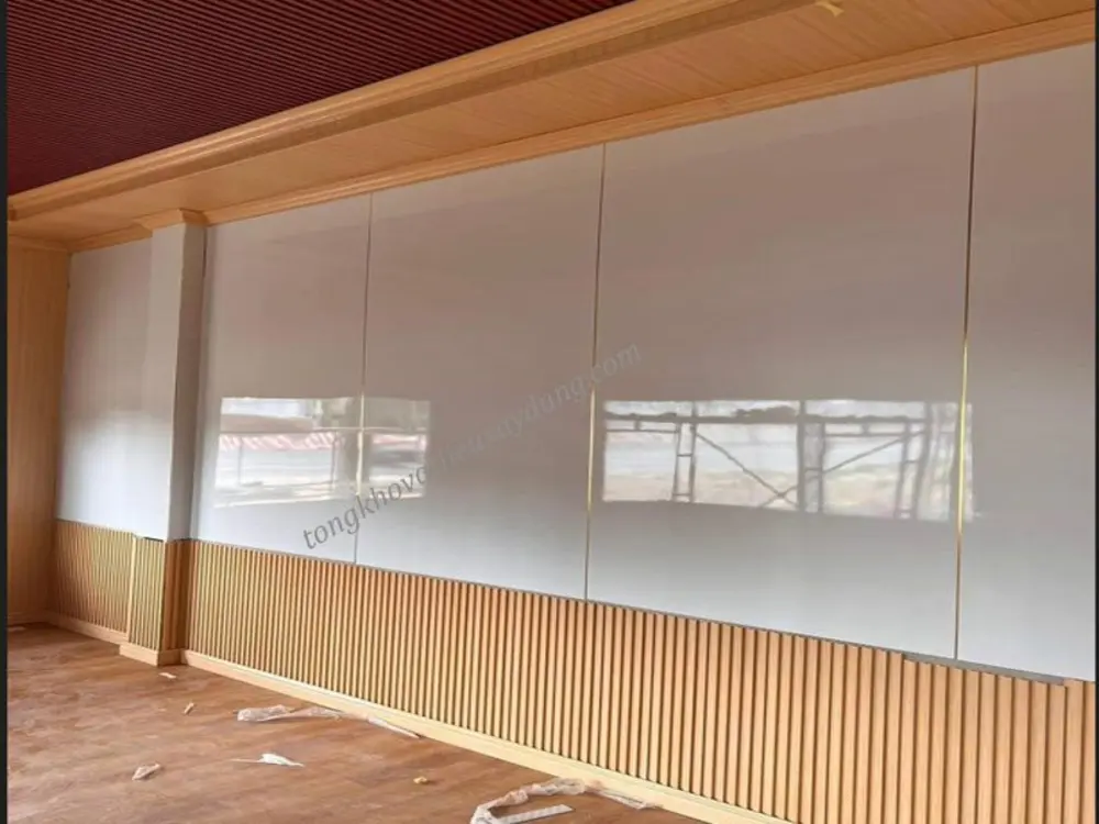 Việc vệ sinh đúng cách giúp vách PVC luôn giữ được vẻ đẹp lung linh như ngày đầu