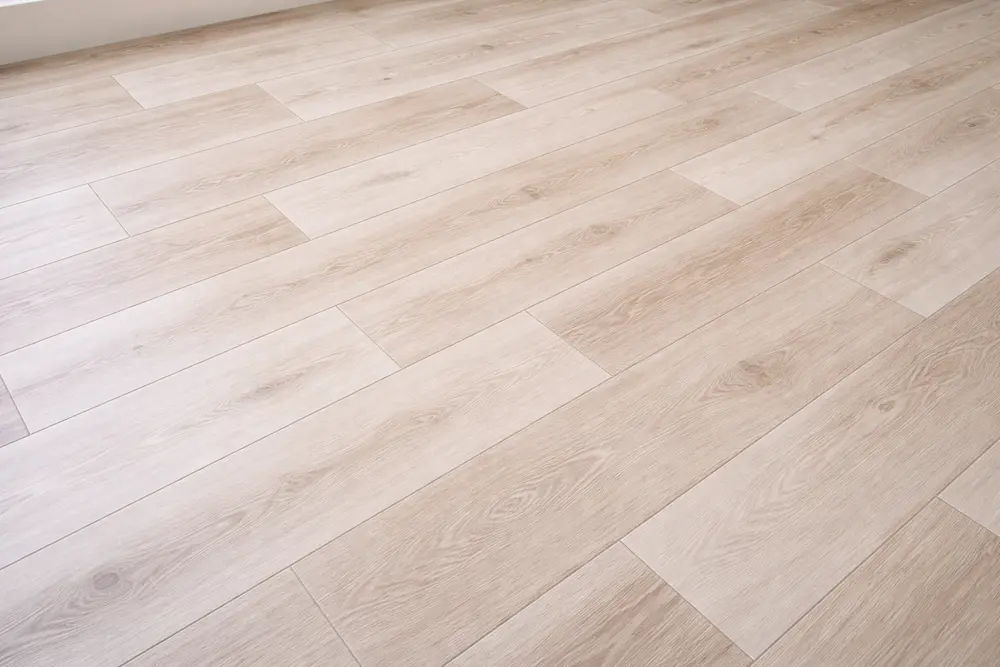 Màu gỗ Sồi trắng giúp không gian nhỏ trở nên rộng rãi và tràn đầy ánh sáng