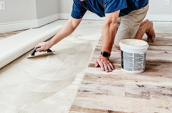 Hình ảnh sàn nhựa dán keo thực tế tại công trình ở Vĩnh Long