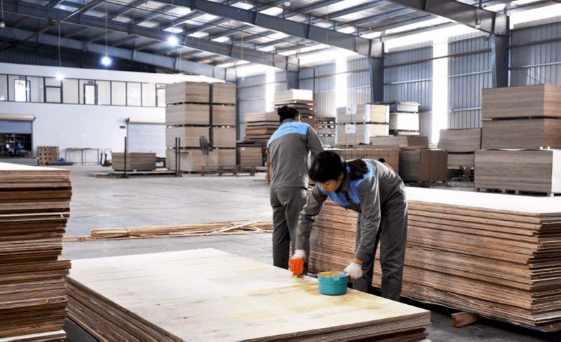 Cần tính toán thêm các khoản chi phí về nhân công, keo dán và phụ kiện phào chỉ đi kèm
