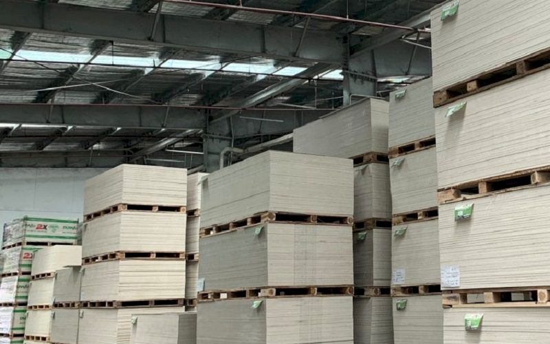 Kho hàng luôn sẵn số lượng lớn tấm nhựa PVC vân đá phục vụ khách hàng